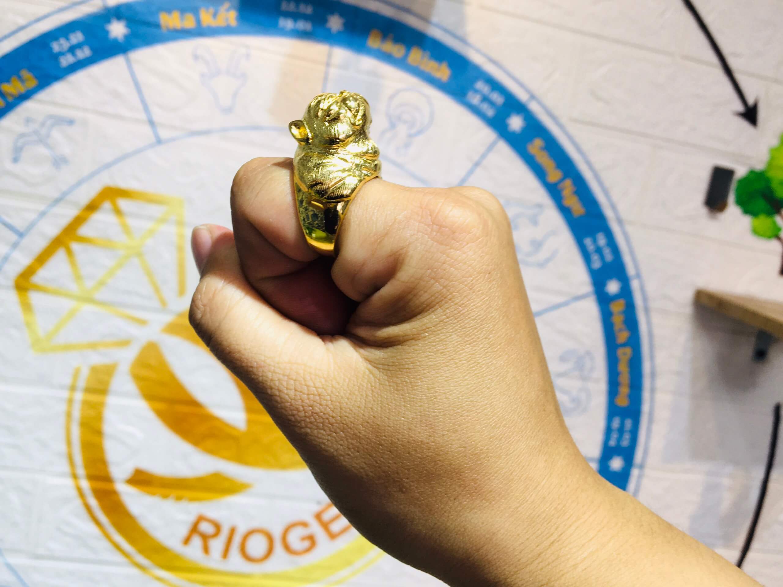 Nhẫn hình con chó vàng 18k