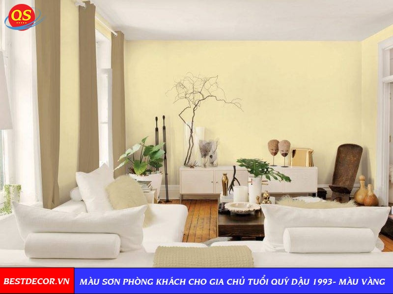 Cửa chính màu vàng nhạt tươi sáng