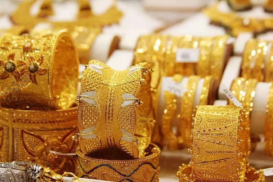 Người mệnh Thổ nên đeo vàng