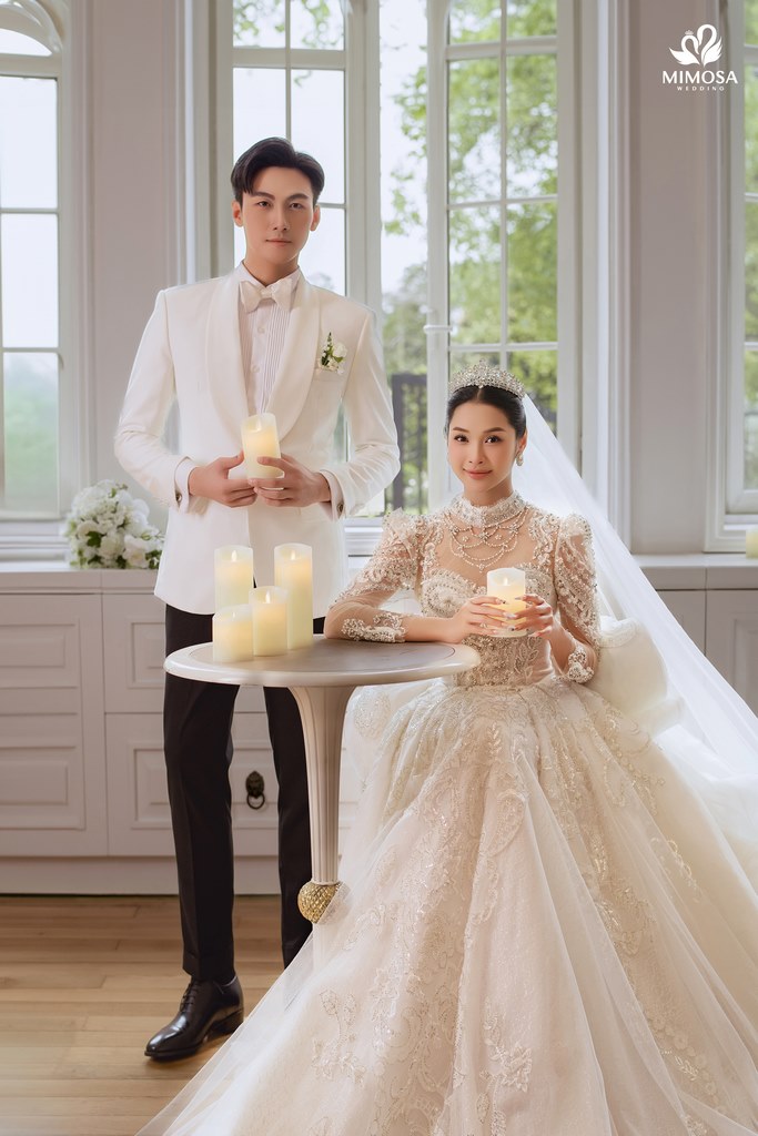 Áo cưới trắng ánh vàng sang trọng
