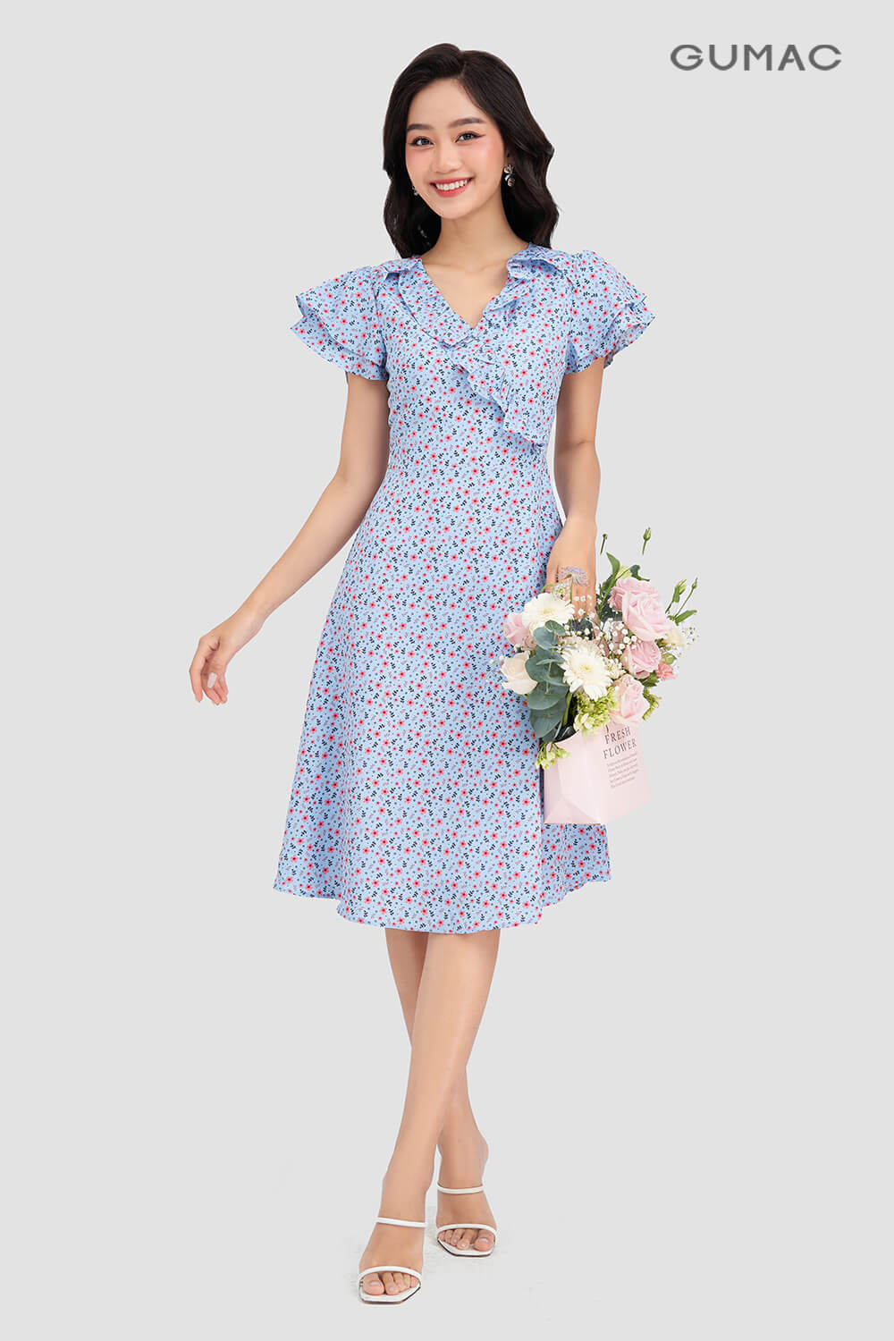 Áo màu xanh dương cho nữ Bính Tý