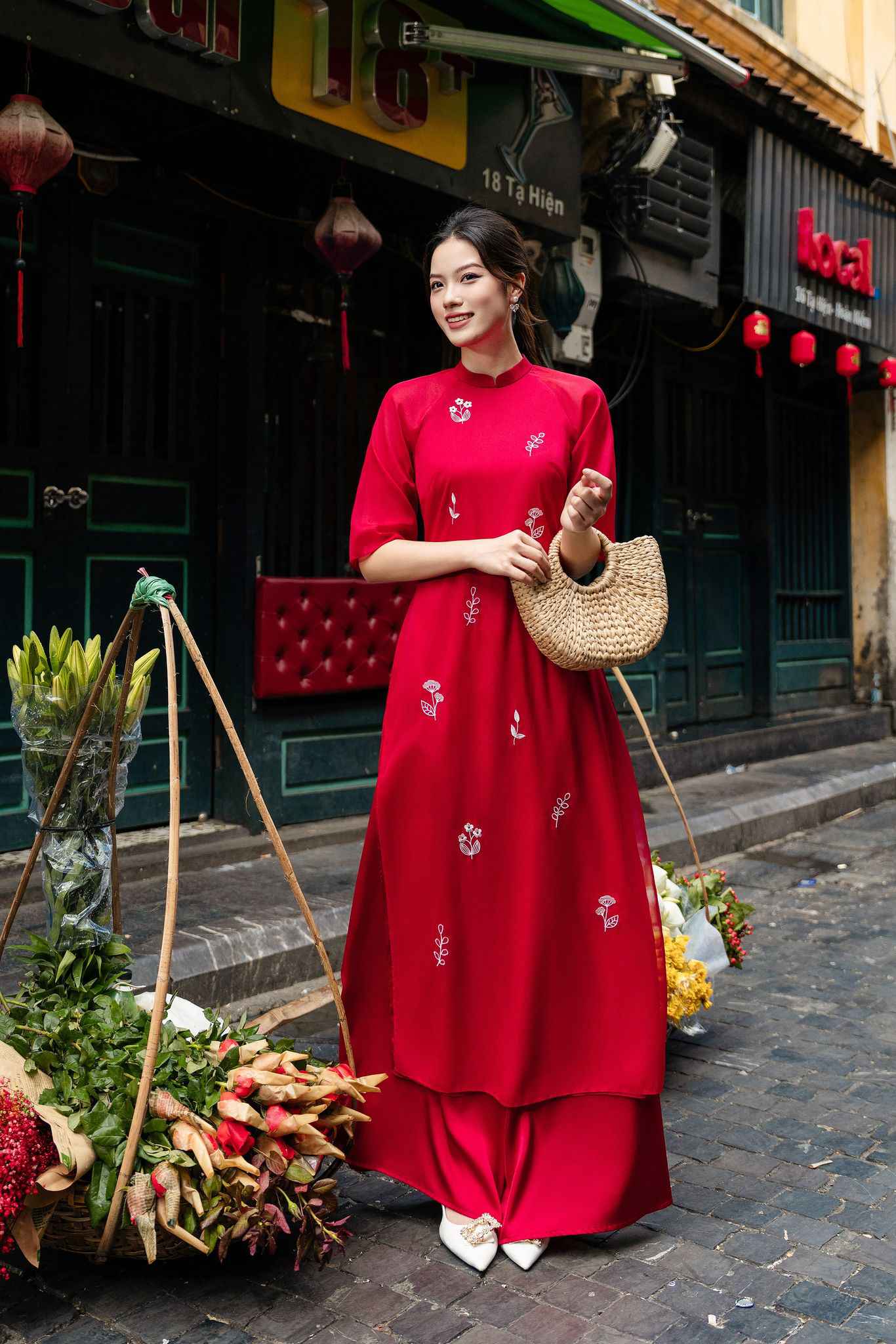 Áo dài cách tân cho nữ tuổi Quý Dậu