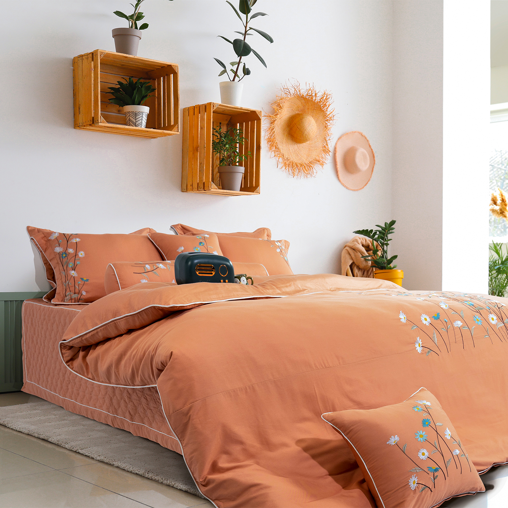 Chăn ga gối đệm màu đỏ cho người tuổi Ất Hợi