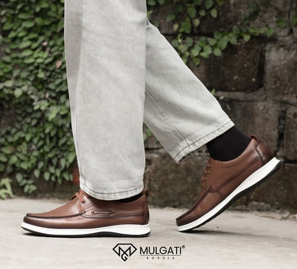 Giày thể thao màu xám cho người mệnh Thủy